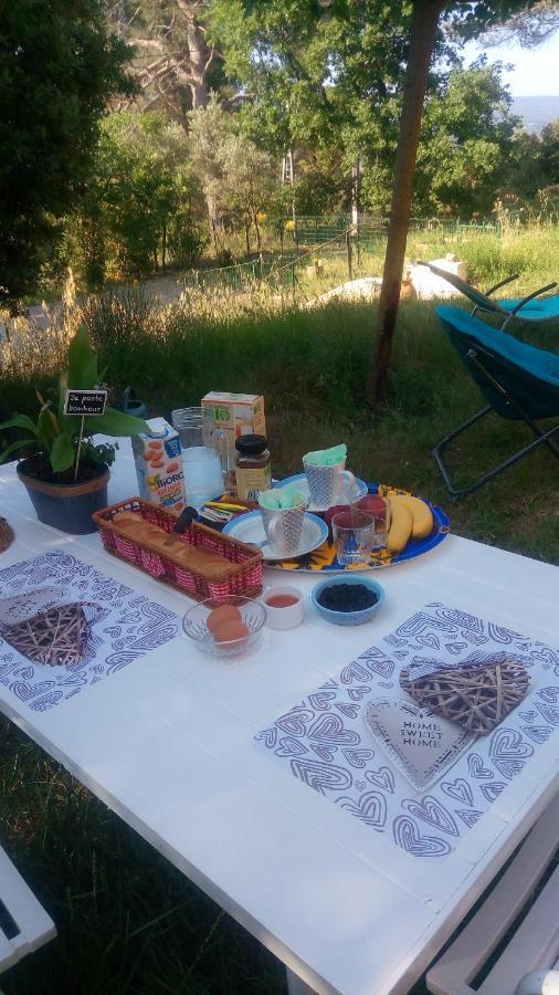 Bed and Breakfast Les Cigales Villelaure Zewnętrze zdjęcie